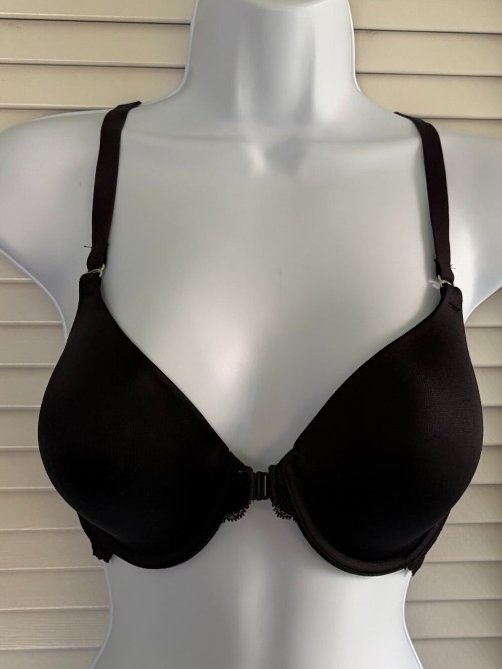 Maidenform Racerback, T-Shirt Bra, W/ Molded  Underwire Cups  Black 36C  NWOT